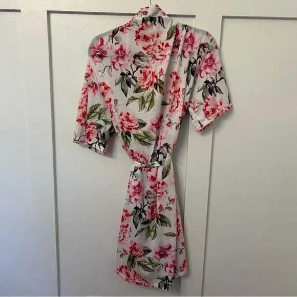 Show Me Your Mumu White Robe With Pink Roses Short Sleeve Loungewear OS - Picture 4 of 8